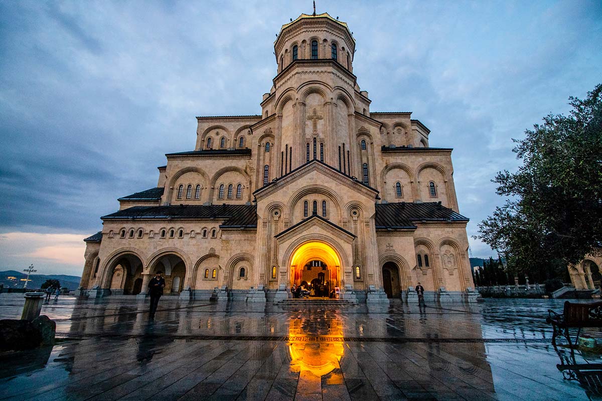 Catedral de la Santísima Trinidad de Sameba en Tiflis, Georgia